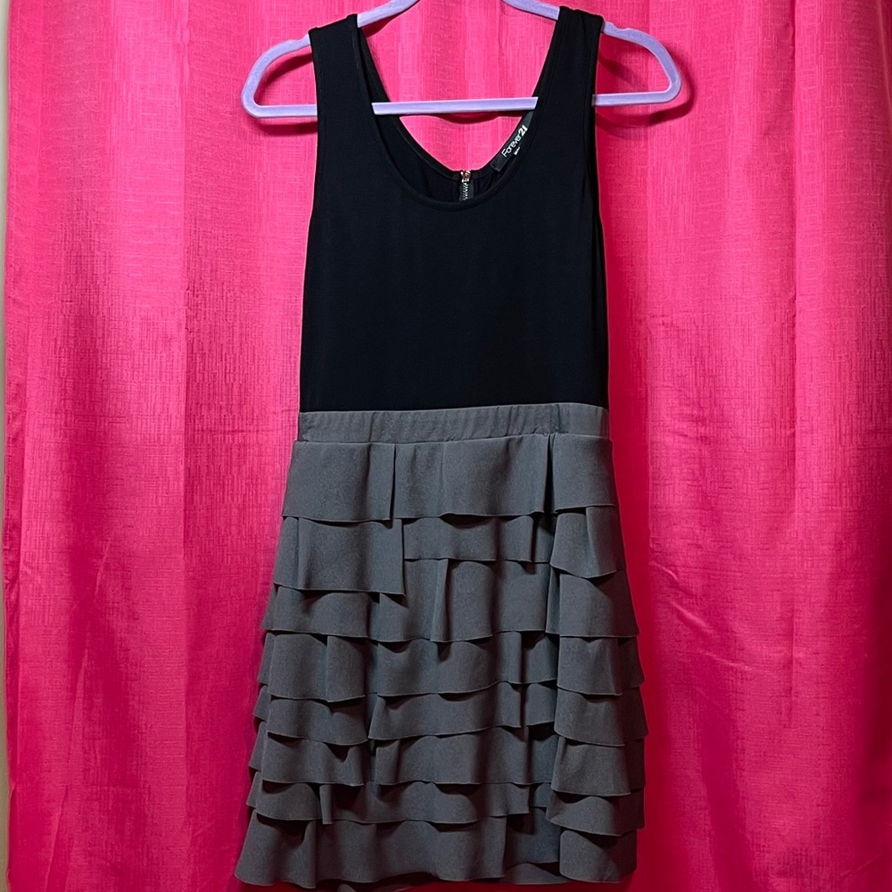 FOREVER 21 BLACK & GRAY RUFFLE DRESS SIZE M - Picture 2 of 10